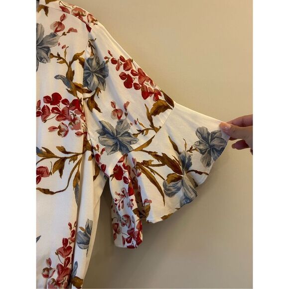 Vince Camuto Floral Flutter Sleeve Dress sz M Flouncy Hem Romantic Date - Picture 6 of 12